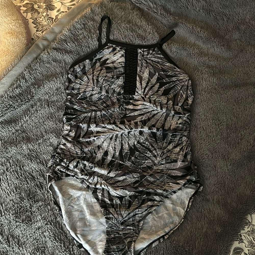 Merona Swimsuit women size M